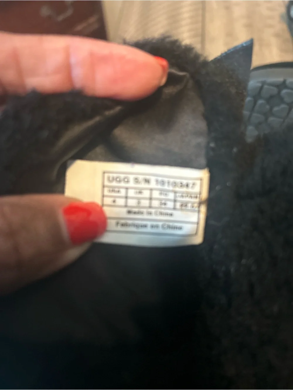 Ugg Heart Knotty boots size 4